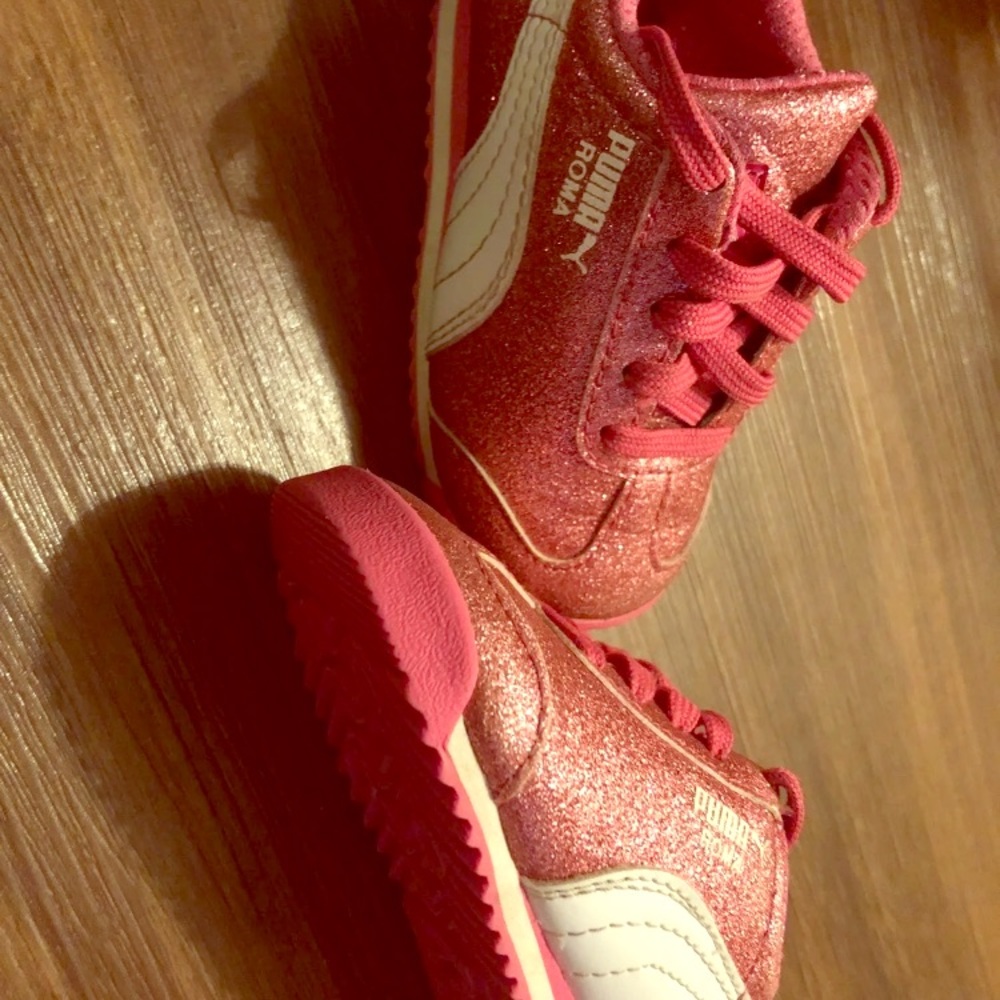 Pink pumas with sparkles!